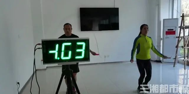 DƬ
